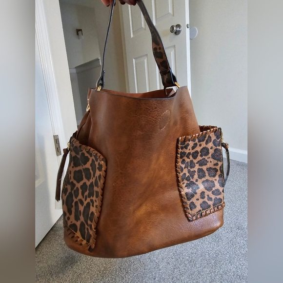 Faux Leather Animal Print Roomy Trendy Stylish Great Condition Shoulder Bag - Picture 6 of 10
